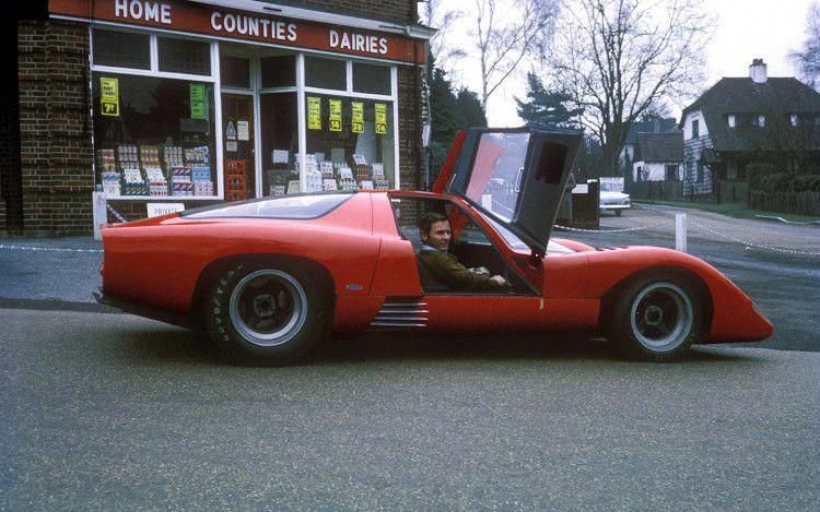 Bruce in McLaren M6GT_n.jpg