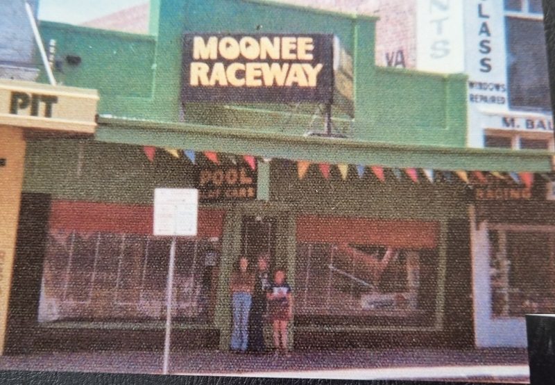 M oonee Shop_1_sml_n.jpg